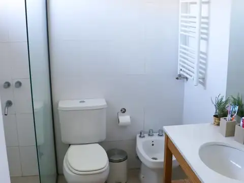 Casa en Alquiler con 4 cocheras
