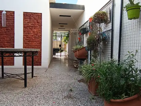 Casa 5 ambientes con 1 baño