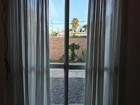 Casa en Alquiler con 1 cochera