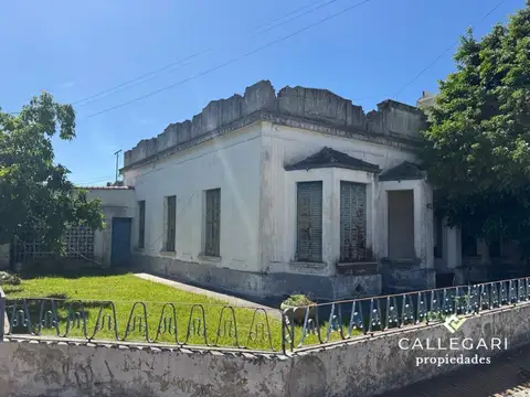 Casa en venta con depto en Berazategui. IDEAL INVERSION.