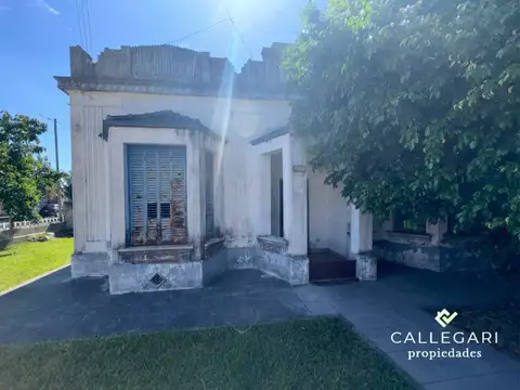 Casa 5 ambientes con 1 baño