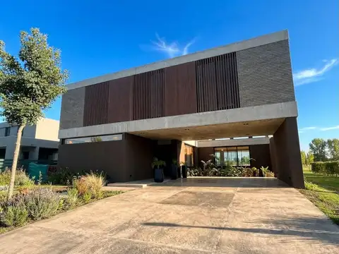 Casa fondo a laguna puertos del lago Ribera