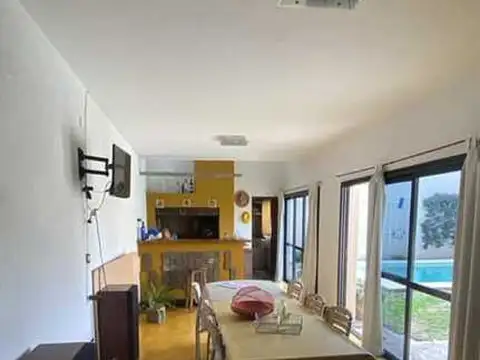   HERMOSA PROPIEDAD EN VENTA CON PILETA – ZONA NORTE