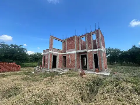 VENTA CASA EN CONSTRUCCION B° PRIVADO ENEA