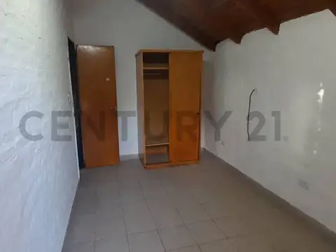 Casa en Alquiler con 2 cocheras