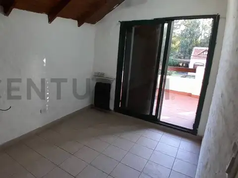 Casa 5 ambientes con 1 baño