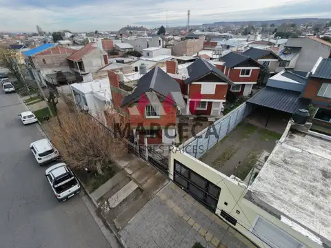 VENTA DUPLEX DOS DORMITORIOS CON ESPACIO GUARDA COCHE EN BARRIO CUMELEN
