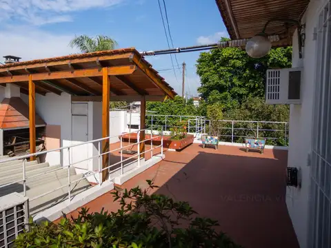 Venta de Casa 6 ambientes con cochera en Haedo Sur