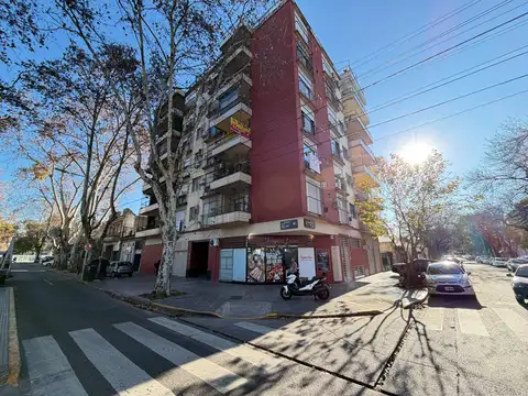 Departamento 3 ambientes al frente con baulera y cochera