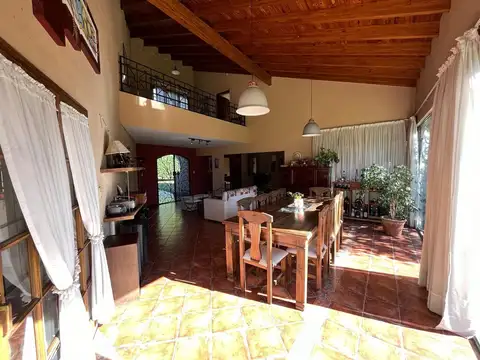 Casa 6 ambientes con 3 baños