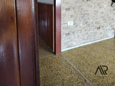 Casa 10 ambientes con 1 baño