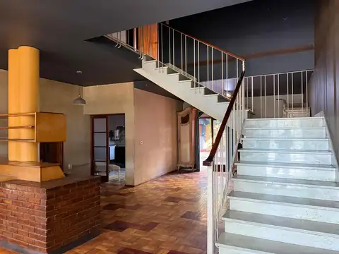 Casa 10 ambientes con 5 baños