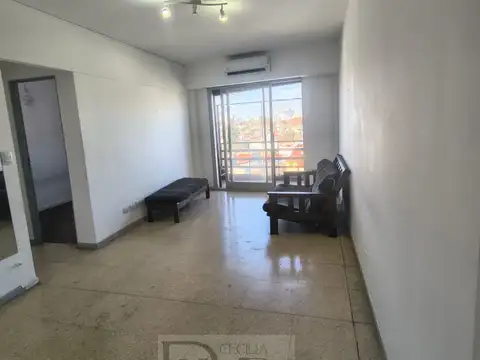 AMPLIO DEPARTAMENTO 3 AMBIENTES con BALCÓN al CONTRA-FRENTE