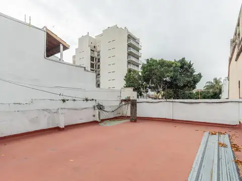 VENTA PH 3 AMBIENTES A REFACCIONAR CON TERRAZA PROPIA SIN EXPENSAS FLORES