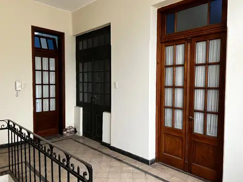 Casa 7 ambientes con 1 baño