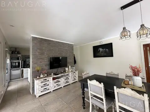 Casa en Venta con 3 cocheras