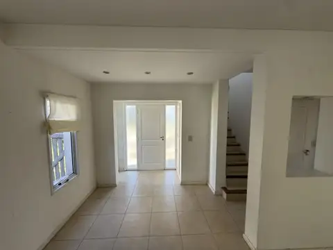 Casa con Pileta en La Candela