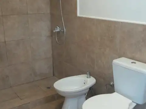 Depto Tipo Casa en Alquiler en Villa Primera, $ 720.000