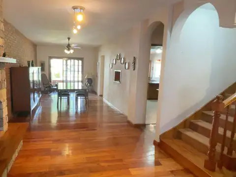 Casa 5 ambientes con 2 baños