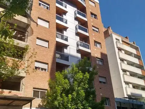 ALQUILER – Departamento de 2 dormitorios con balcón pasante en Nueva Córdoba