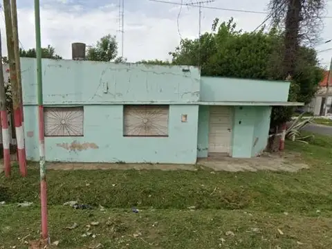 Casa en venta - 3 Dormitorios 1 Baño - 300Mts2 - La Plata