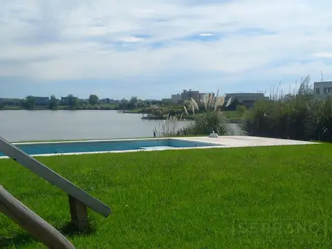 JHO. Casa en alquiler anual de 3 dormitorios a la laguna. San Sebastian, Pilar