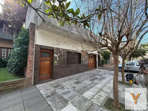 Casa en venta - 4 Dormitorios 2 Baños - 303mts2 - La Matanza
