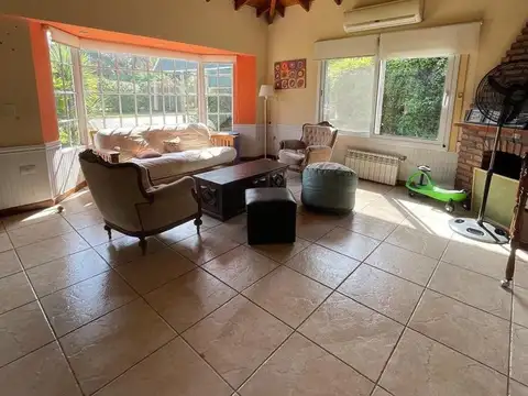 Casa 4 ambientes con 3 baños