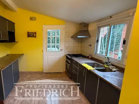 Casa en Venta con 3 cocheras