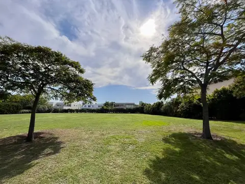 Lote en venta en El Golf Nordelta