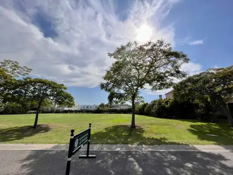 Lote en venta en El Golf Nordelta