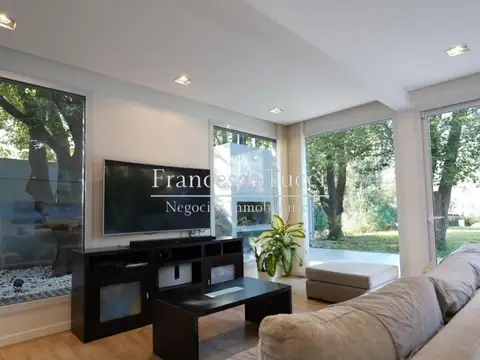 Casa 5 ambientes con 4 baños