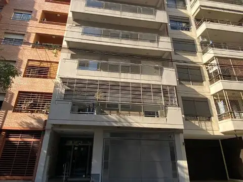 Alquiler. Depto. Semipiso. 4amb.120m2. Villa Urquiza. Cochera. Baul. SUM. Pileta.