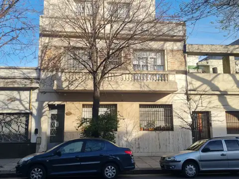 DEPARTAMENTO TIPO CASA 5 AMBIENTES 2 BAÑOS