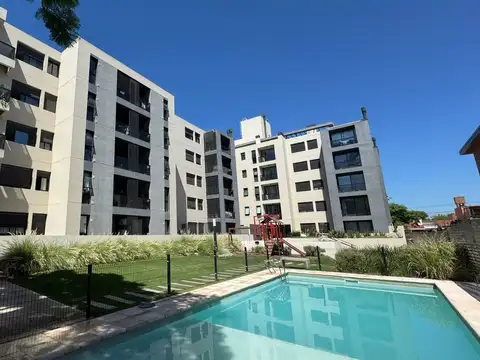 Venta departamento dos dormitorios con cochera en Housing Quatro proximo a Fuerza aérea