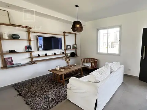 Casa 5 ambientes con 2 baños