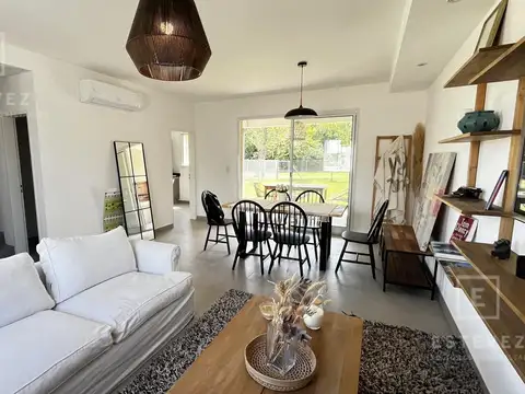 Casa en Venta con 2 cocheras