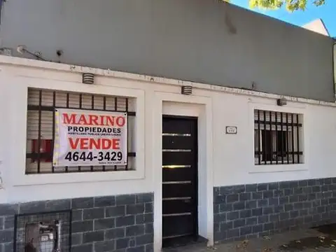 VERSALLES.GANA al 500.HERMOSA CASA 4 AMB.SOBRE LOTE 8 X 12.-