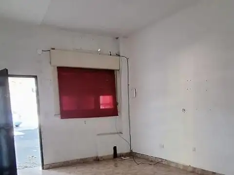 VERSALLES.GANA al 500.HERMOSA CASA 4 AMB.SOBRE LOTE 8 X 12.-