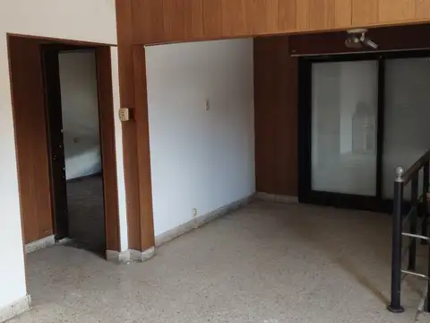Casa 5 ambientes con 1 baño