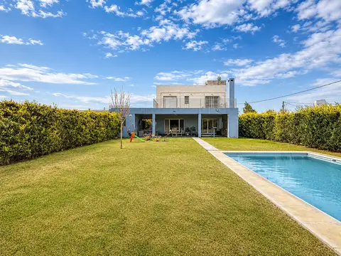 Casa en venta 3 dormitorios con pileta Las Tardes Roldán