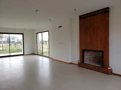 Casa en Alquiler con 1 cochera