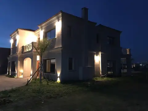 Casa en Alquiler en Terravista, USD 4.000