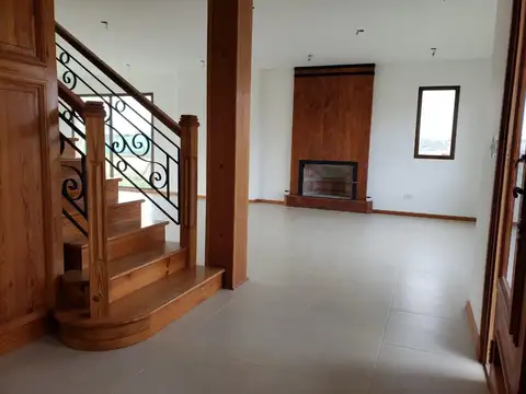 Casa 6 ambientes con 4 baños