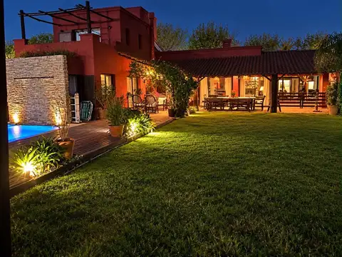 CASA DE 5 AMBIENTES, EXCELENTE ESTADO 