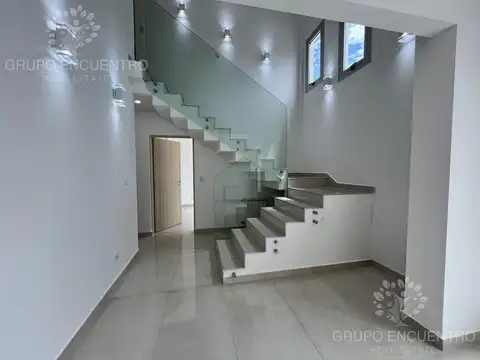 Departamento 5 ambientes con 2 baños