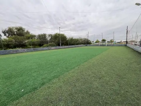 Terreno con 3 galpones, 5 canchas de futbol, cancha de Paddle, salon de fiestas