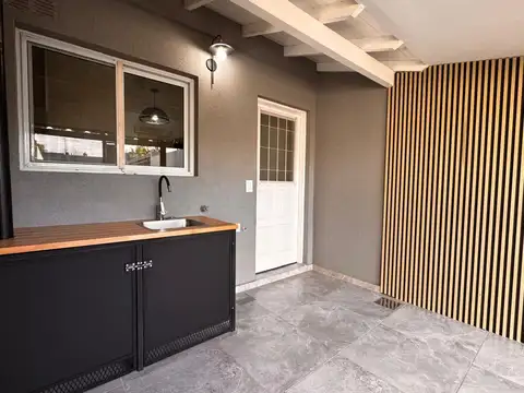 VENTA DUPLEX 3AMB CON JARDIN COCHERA RENOVADO ITUZ