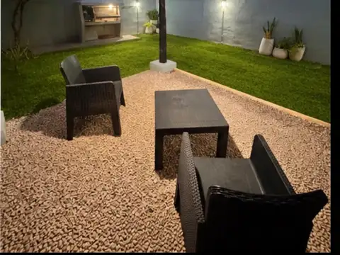 VENTA DUPLEX 3AMB CON JARDIN COCHERA RENOVADO ITUZ