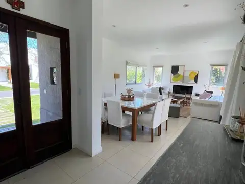 Casa en Alquiler en Barbarita, USD 2.500